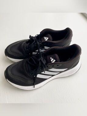 NWOT adidas Women’s Run Falcon 5 Black and White Running Shoe